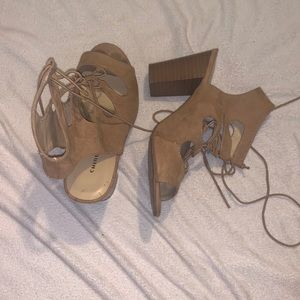 I’m selling tan heels size 10 (women)